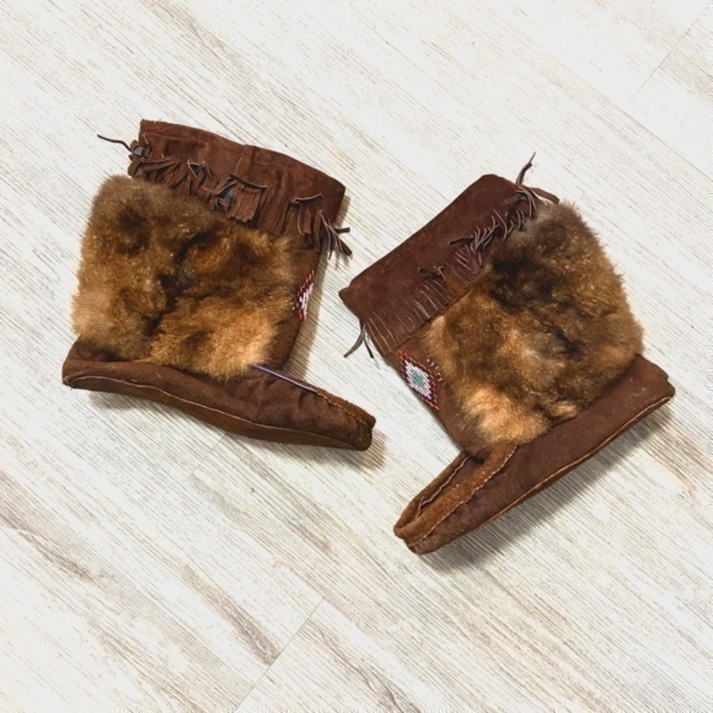 Genuine authentic vintage handmade women’s MUKLUKS boots. Fits Size 9.5/10